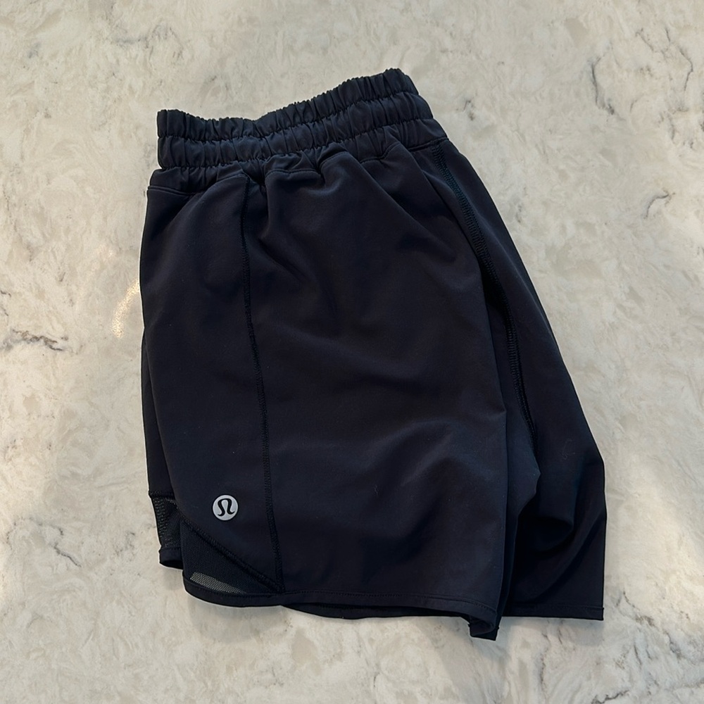 Perfect Condition Lululemon Hotty Hot Shorts Size 6 4”